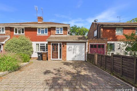 3 bed property, in Nightingale Road, £425,000