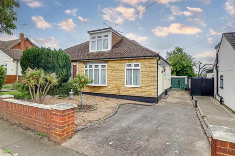 3 bed property, in Bohemia Chase, £400,000