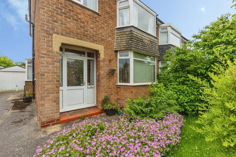 3 bed property, in Fulmar Drive, £365,000
