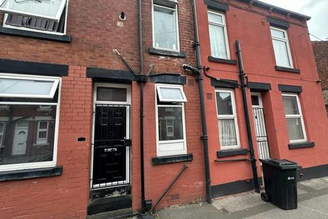 2 bed property, in Temple View Terrace, £110,000