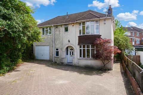 4 bed property, in Hillview Road, £490,000