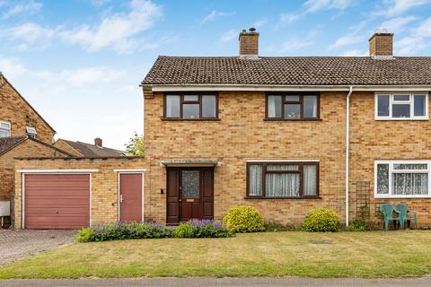 3 bed property, in Appleford Drive, £425,000
