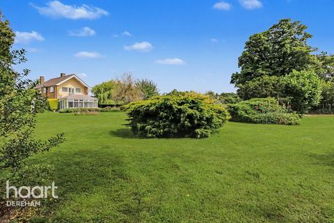 3 bed property, in Mattishall Road, £475,000