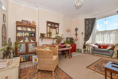 1 bed property, in St. Thomas Street, £125,000