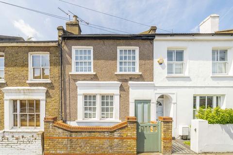 3 bed property, in Cowper Road, £900,000