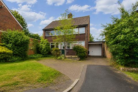 5 bed property, in The Apple Orchard, £625,000