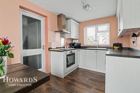 4 bed property, in Porter Road, £230,000
