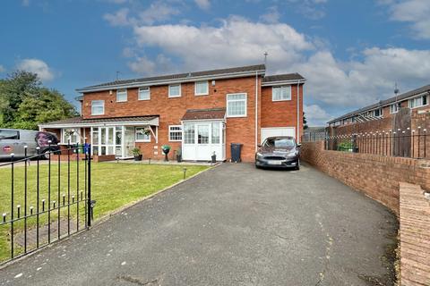 2 bed property, in Wallbrook Street, £210,000