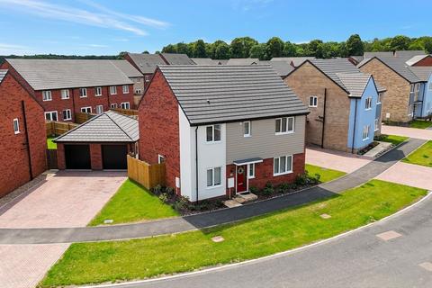 4 bed property, in Tudor Road, £425,000