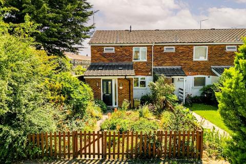 3 bed property, in Monmouth Close, £325,000