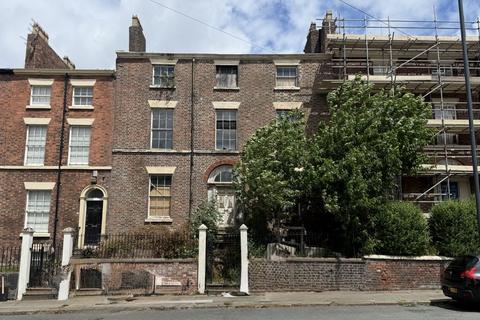 8 bed property, in 39 Irvine Street, £250,000