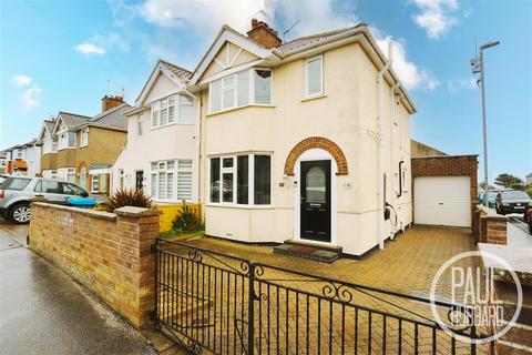 3 bed property, in Kendal Road, £325,000