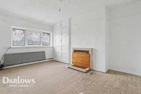 2 bed property, in Heol Nant, £80,000