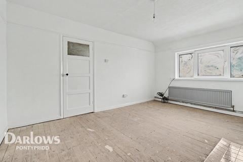 2 bed property, in Heol Nant, £80,000
