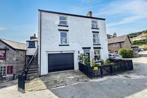 5 bed property, in Abergele Road, £275,000