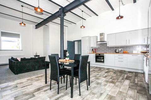 1 bed property, in Crawthorne Street, £160,000