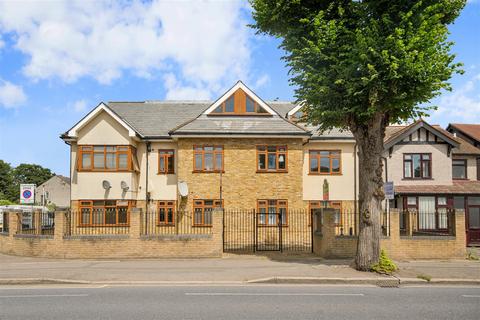 2 bed property, in Mawney Road, £230,000