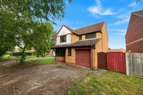4 bed property, in Macpherson Robertson Way, £290,000