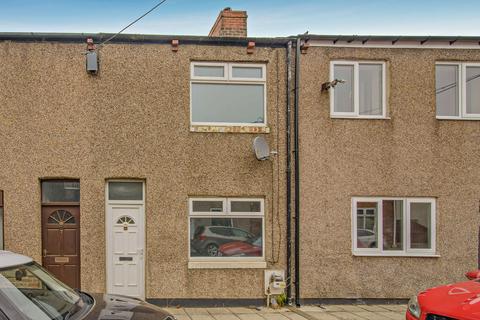 2 bed property, in Windsor Street, £55,000