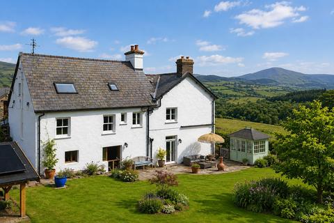 7 bed property, in Llangattock, £1,200,000
