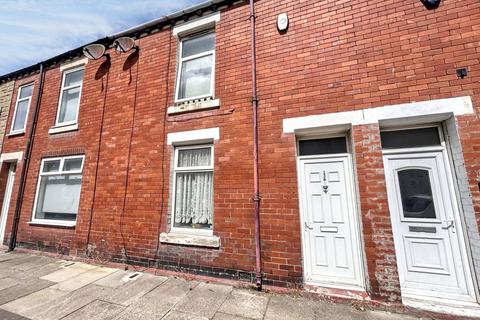 2 bed property, in Gladstone Street, £38,000