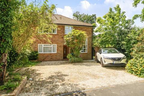 2 bed property, in Ray Mill Road East, £375,000