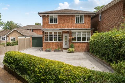 4 bed property, in Church Road, £825,000