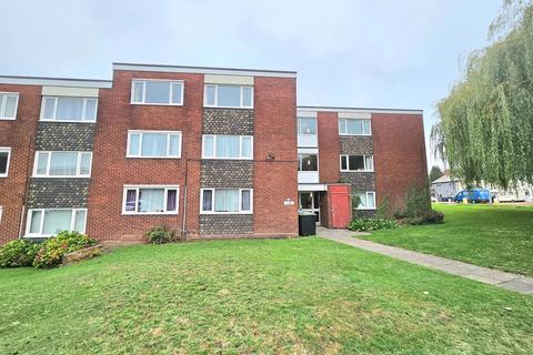2 bed property, in Holly Park Drive, £119,500