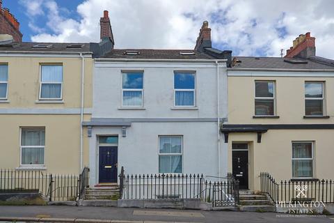4 bed property, in Stoke, £300,000