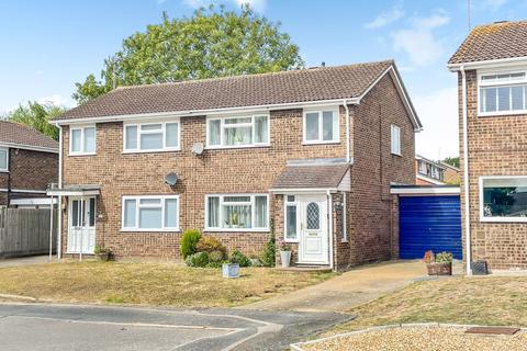 3 bed property, in Nairn Court, £350,000