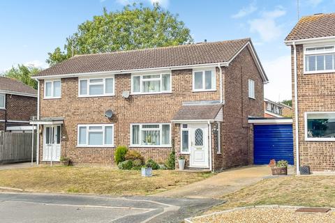 3 bed property, in Nairn Court, £350,000