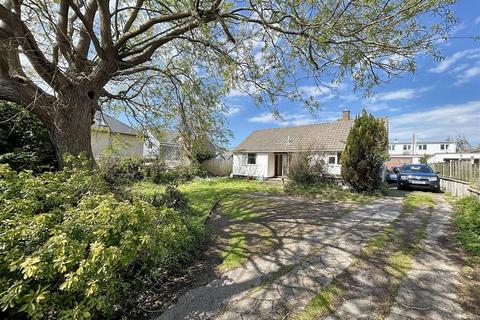 3 bed property, in Old Carnon Hill, £425,000