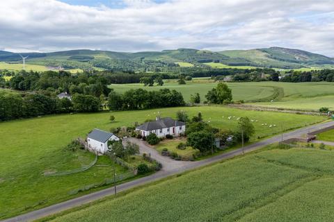 3 bed property, in Leadketty Farm, £395,000