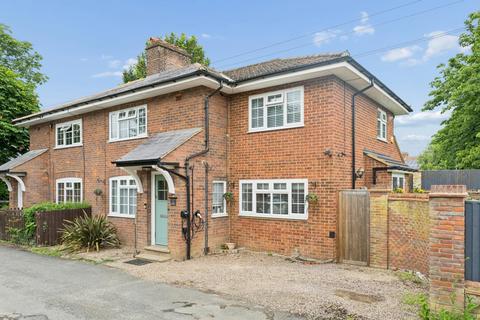 4 bed property, in Northall Road, £575,000