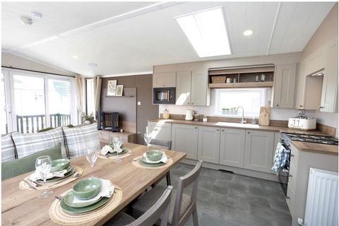 2 bed property, in Eyemouth Road, £74,995
