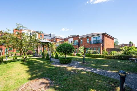 2 bed property, in Central Road, £340,000