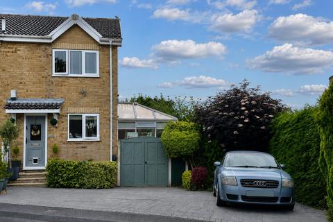 2 bed property, in Westbury Close, £230,000