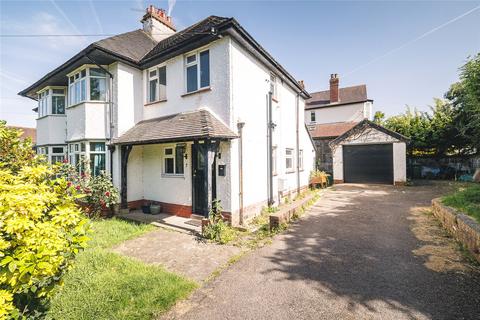 3 bed property, in Kent Avenue, £395,000