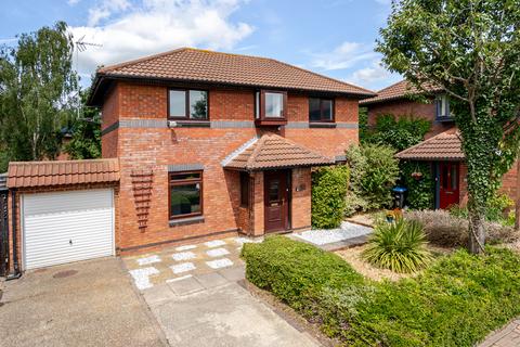 4 bed property, in Bentall Close, £485,000
