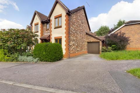 4 bed property, in Kingmaker Way, £340,000