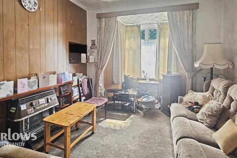 3 bed property, in Ynyswen Road, £125,000