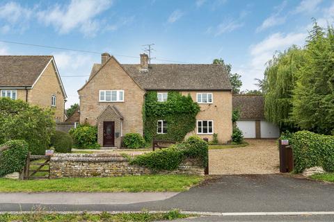 4 bed property, in Gosditch, £750,000