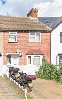 3 bed property, in Duncan Grove, £795,000
