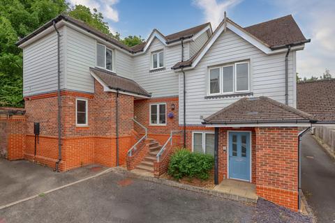 3 bed property, in Apple Tree Close, £425,000