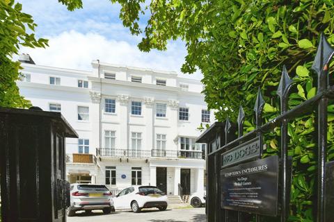 Land, in Sussex Square, £160,000
