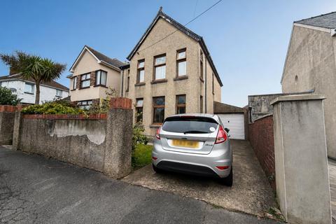 3 bed property, in Waterloo Road, £225,000