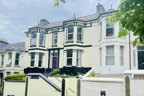 8 bed property, in Alexandra Road, £425,000