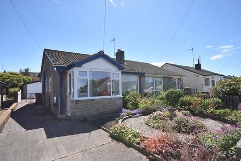 2 bed property, in Brent Avenue, £200,000
