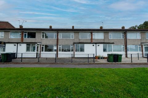 3 bed property, in Fort Cumberland Road, £220,000