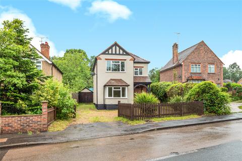 3 bed property, in Brookwood, £540,000
